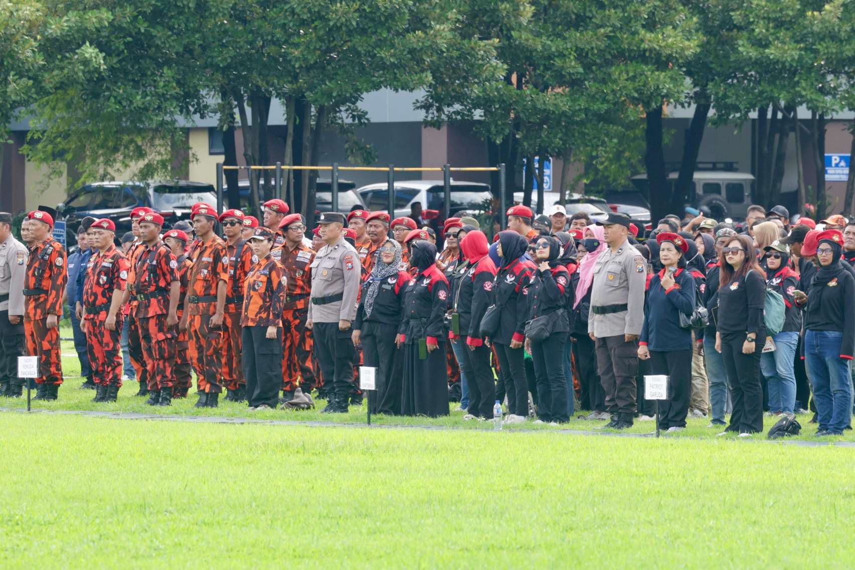 Foto: Apel kesiapan pengamanan May Day 2026 oleh Polda Jawa Timur di Surabaya