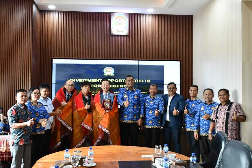 Dua investor asal Jepang Kato Kosuke, Direktur Utama EBT Japan, dan Isono, Direktur Utama Bifudo Partner Nusantara hadir ke Kabupaten Toba bersama Anggota Dewan Provinsi Okayama, Torri