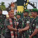 Kodim 1710/Mimika Gelar Tradisi Penyambutan Dandim dan Ketua Persit KCK