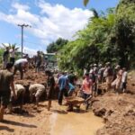 Saat Lumpur Menutup Akses, TME Datang dengan Alat Berat