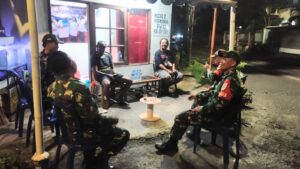 Patroli Malam Minggu di Jatinegara, Aparat dan Warga Bersinergi Jaga Keamanan Wilayah