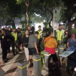 Patroli Jalan Kaki, Koramil 03/Teluk Pucung Intensifkan Kamtibmas dan Edukasi Warga