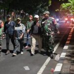 Koramil 02/Matraman Bersama Warga Gelar Patroli Malam Ciptakan Keamanan Wilayah