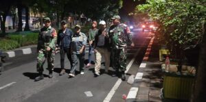 Koramil 02/Matraman Bersama Warga Gelar Patroli Malam Ciptakan Keamanan Wilayah