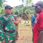 Babinsa Koramil Mapurujaya Laksanakan Komsos Bersama Warga Kampung Fanamo