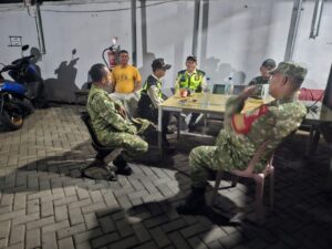 Jaga Wilayah Tetap Aman dan Kondusif, Koramil 03/Ps.Rebo-Ciracas Gelar Patroli/Siskamling