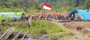 Koops TNI Habema Hadirkan Rasa Aman, Warga Distrik Kembru Kembali Pulang dan Kibarkan Bendera Merah Putih