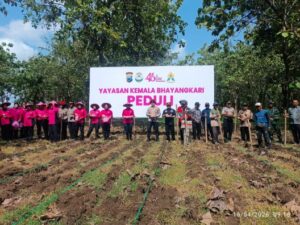 Masuk Kawasan Hutan, Bhayangkari Bojonegoro Genjot Tumpangsari