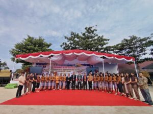 16 Prestasi Warnai Pelepasan Kelas XII SMAN 1 Uluan, Kental Nuansa Adat Batak