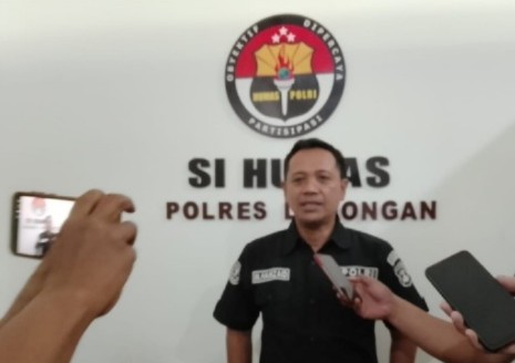 Foto: Kasi Humas Polres Lamongan, Ipda M. Hamzaid beri penjelasan kepada awak media