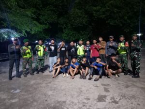 Patroli Malam Babinsa Koramil 04/Jati Asih, Tingkatkan Keamanan Wilayah dan Himbau Warga Jaga Kamtibmas