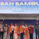 Pisah Sambut Karutan Balige: Bupati Toba Effendi Napitupulu Serahkan Ulos ke Pejabat Lama dan Baru