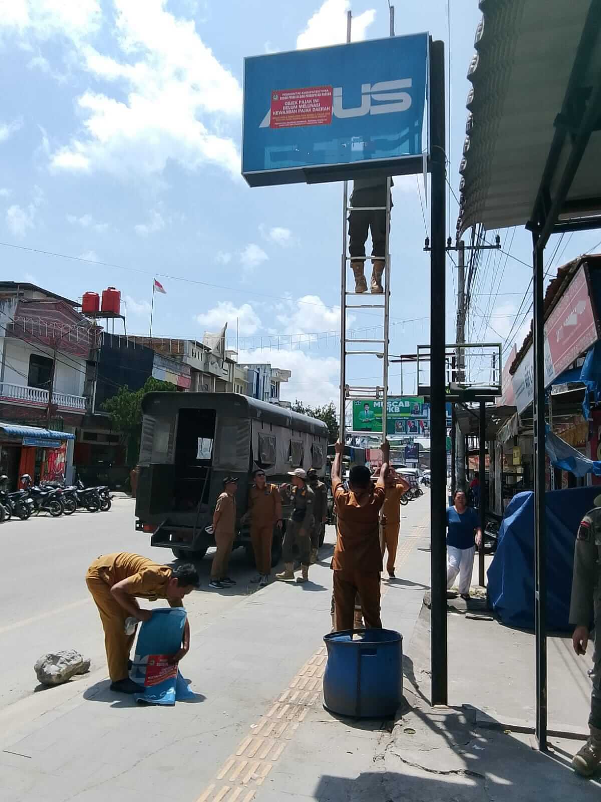 Penertiban Papan Reklame yang belum membayar pajak