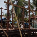 TMMD Ke-128 Kodim 1710/Mimika Gunakan Kayu Besi Berkualitas untuk Bangun Rumah Layak Huni di Kampung Keakwa