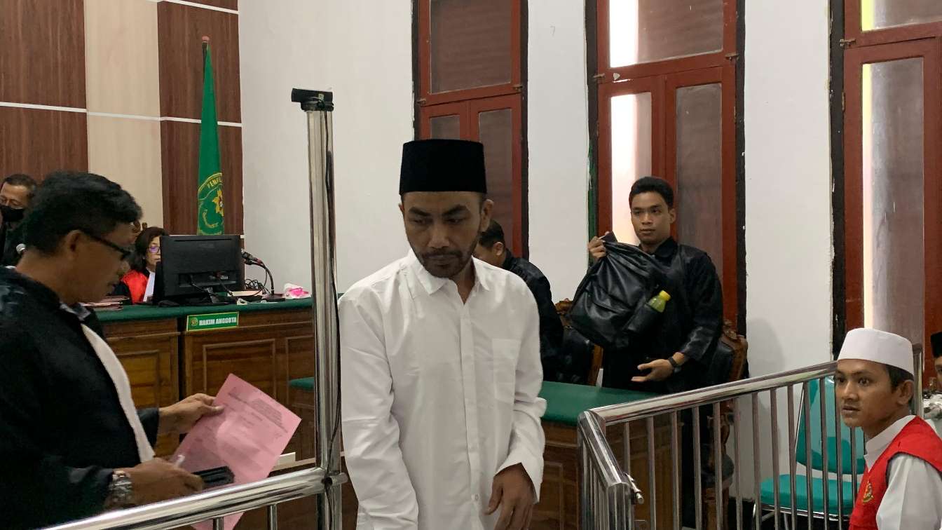 Foto: Persidangan kasus penipuan dan penggelapan di Pengadilan Negeri Surabaya