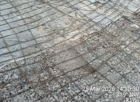 Foto: proses jalan raya rigid beton Desa Klino yang nampak terlihat carut marut (dok.ist)