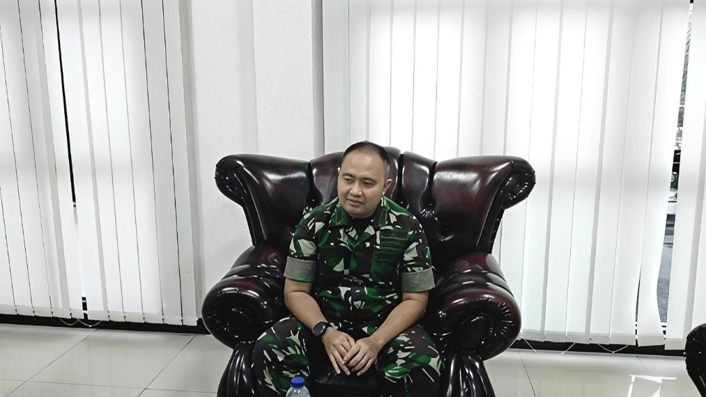 Foto: Dandim 0813 bojonegoro Letkol Inf Dedy Dwi Wijayanto saat di temui diruang kerjanya