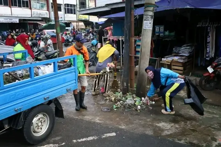 Kegiatan bersih bersih di Kota Lubuk Linggau