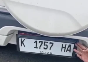 Nopol Putih Tutupi Mobil Dinas DPRD Pati, Dugaan Penyamaran Terkuak dari Video