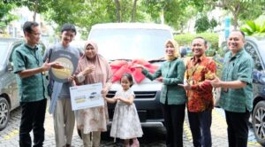 Pegadaian Kanwil VIII Jakarta 1 Serahkan Mobil Pada Pemenang Program Badai Emas Periode II Tahun 2025