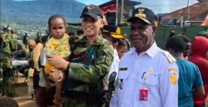 Koops TNI Habema Berbagi Kasih: Bagikan Sembako, Makan Bergizi Gratis, dan Pelayanan Kesehatan kepada Masyarakat Distrik Gome