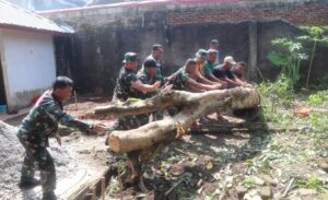 Gotong Royong Penuh Semangat, Korem 051/Wkt dan Warga Bersatu Renovasi Panti Asuhan di Sawangan