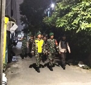 Patroli Malam Bersama Mitra Jaya, Koramil 01/Kranji Pastikan Wilayah Binaan Tetap Kondusif