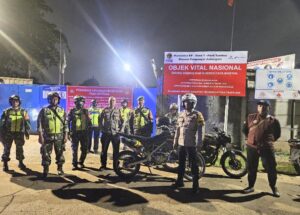 Patroli Gabungan Koramil 02/Pondok Gede dan Polsek Pondok Gede Pastikan Keamanan Wilayah Tetap Kondusif