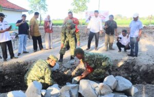 Dandim 0509/Kab. Bekasi Pimpin Peletakan Batu Pertama Koperasi Desa Merah Putih di Karangreja