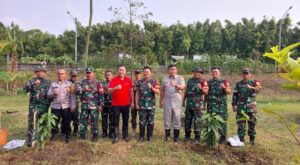 Peringati Hari Bumi, Koramil 02/Penjaringan Bersama 3 Pilar Tanam 1.000 Pohon Buah