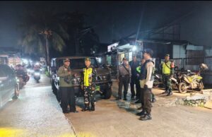 Patroli Malam Humanis, Koramil 01/Kranji Bersama Linmas Sisir Perumahan Warga