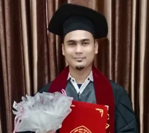 Sarjana Hukum Sajidin Resmi Raih Gelar Membanggakan