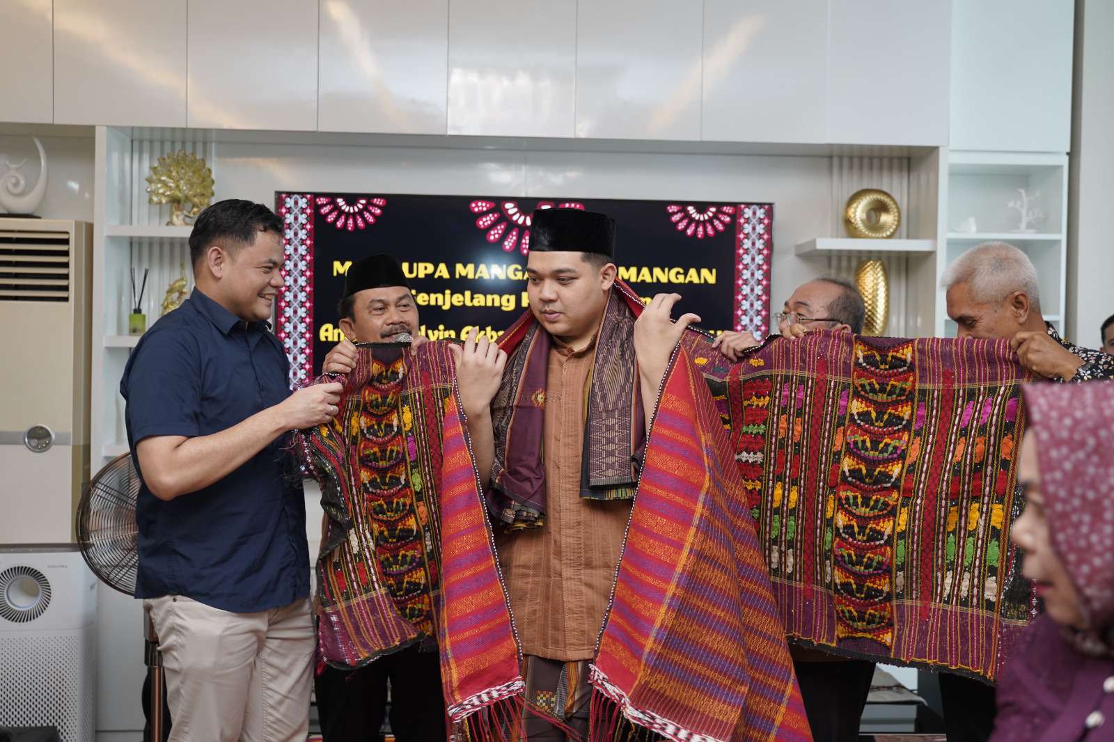 Foto: Suasana akad nikah Delvin Akbar Dalimunthe dan Intan dengan nuansa adat dan kehadiran tokoh nasional