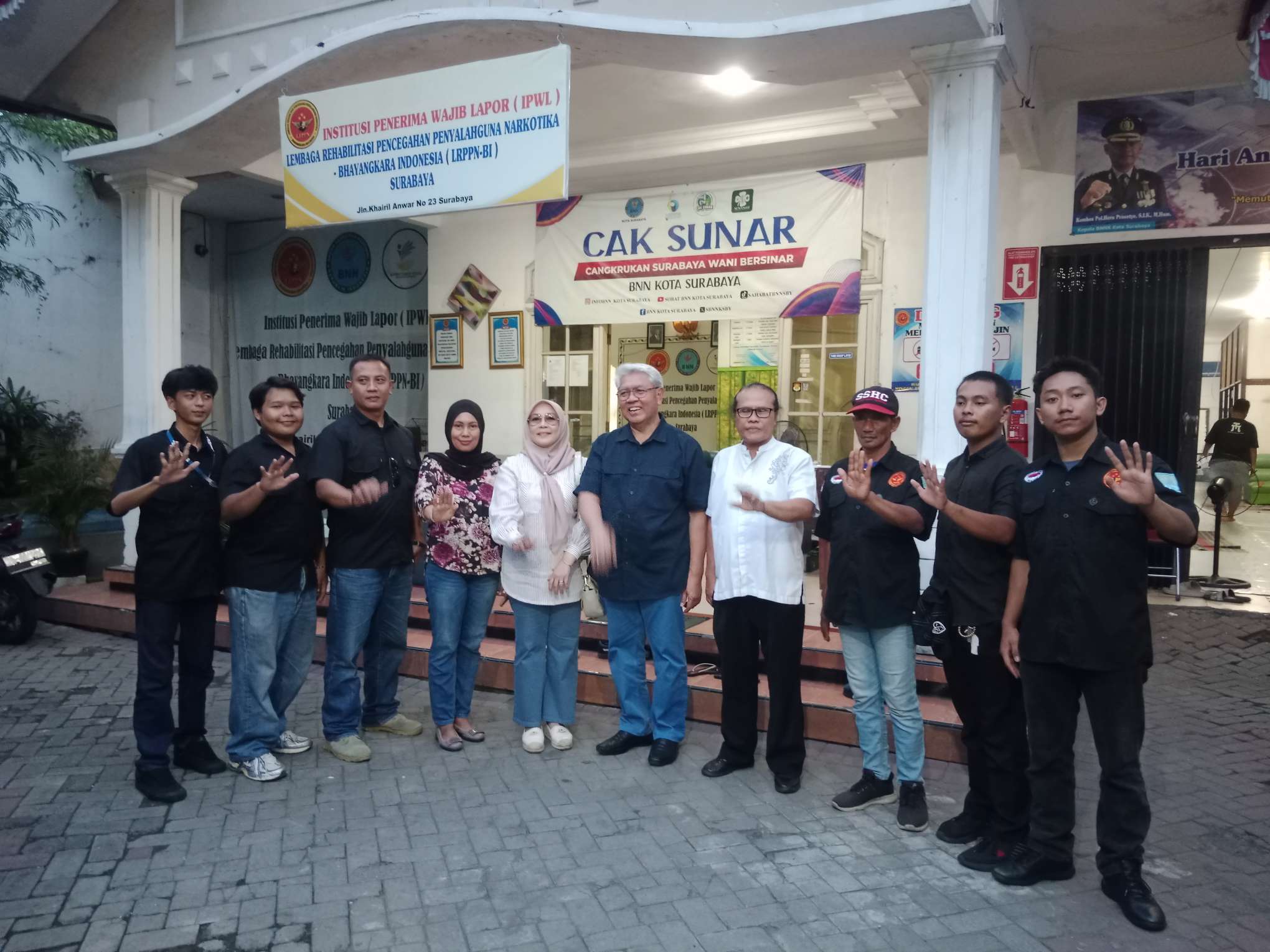 Foto: Irjen Pol Purn Puji Sarwono saat mengunjungi rumah rehabilitasi LRPPN-BI Surabaya dan mengapresiasi metode hipnoterapi untuk pecandu narkoba.