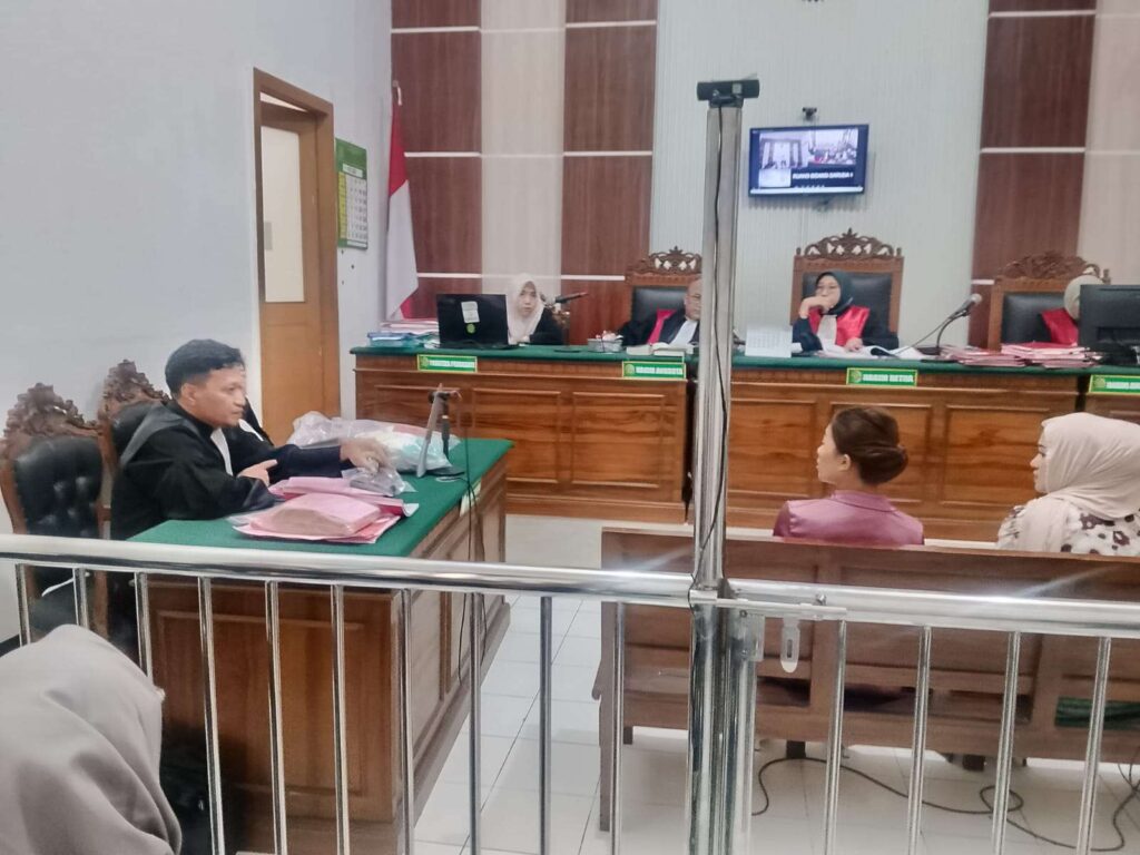 Pecatan TNI di Surabaya Didakwa Aniaya Istri, Ancam Pakai Pisau dan Tembakkan Air Gun