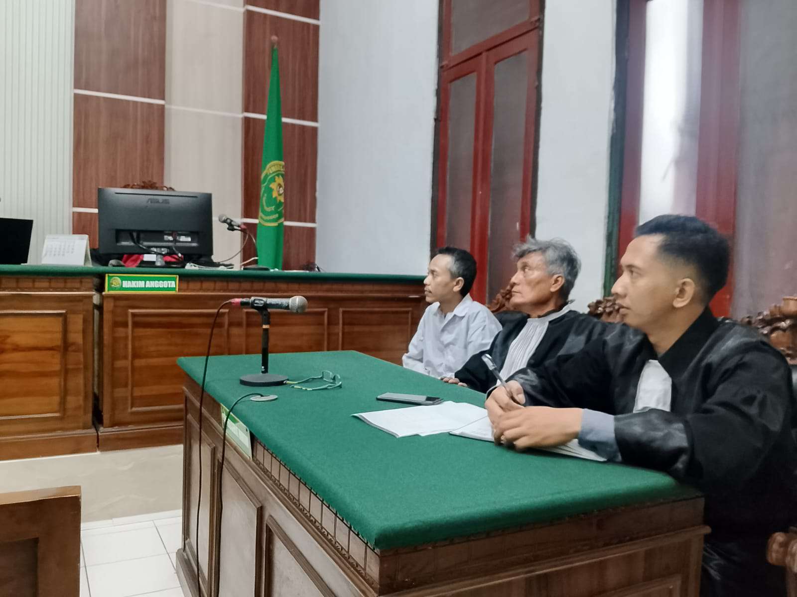 Foto: Sidang kasus narkotika terdakwa Agung Wawan Setiawan di Pengadilan Negeri Surabaya.