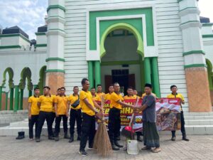 Polres Probolinggo Gelar Bakti Religi di Masjid Aminah Mukri Sambut Hari Bhayangkara ke-80