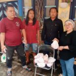 PT Wulandaya Bagikan 100 Paket Daging Kurban untuk Warga Keputran Surabaya