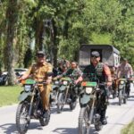 Terabas Gang Sempit dengan Trail, Forkopimda Toba Tinjau RTLH Program Bakti TNI AD