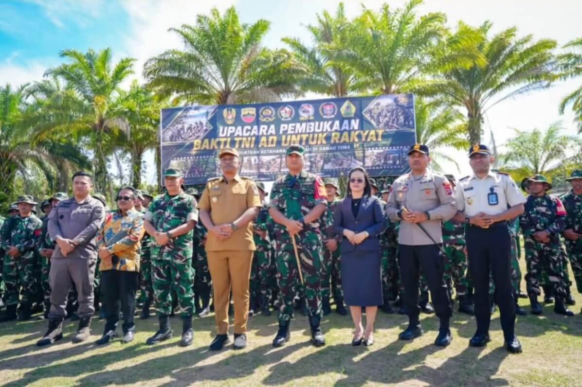 Bupati Toba Effendi Napitupulu secara resmi membuka kegiatan Bakti TNI Angkatan Darat Kodim 0210