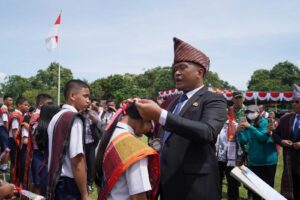 Hardiknas 2025 di Toba: Bupati Effendi Ajak Wujudkan SDM Berdaya Saing Global Berakar Budaya Batak