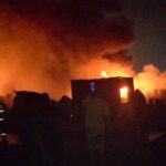 Dentuman Tengah Malam di Kamal Muara, Gudang Oli dan Dua Bangunan Hangus Dilalap Api