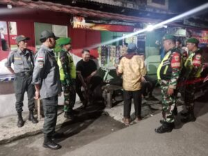 Babinsa Koramil 03/Teluk Pucung Bersama Linmas Gelar Patroli Antisipasi Kejahatan di Wilayah Binaan