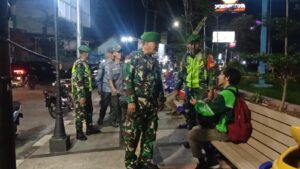 Sinergitas TNI-Polri Jaga Kamtibmas, Koramil 02/Pondok Gede dan Polsek Pondok Gede Gelar Patroli Bersama di Wilayah Binaan