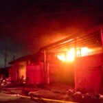 Detik-Detik Kebakaran Hebat di Pergudangan Miami Kalideres