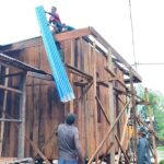 Satgas TMMD Ke-128 Kodim 1710/Mimika Genjot Pembangunan 5 Unit Rumah di Kampung Keakwa, Fokus Pemasangan Atap
