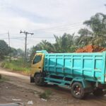 Jalan Hancur, Debu Menggila: Warga Silom Lom Sebut Galian C Seolah Kebal Hukum