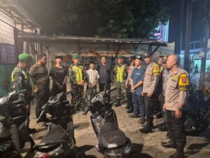 Patroli Maung TNI-Polri dan Linmas, Koramil 02/Pondok Gede Tingkatkan Kewaspadaan Kamtibmas di Wilayah Rawan