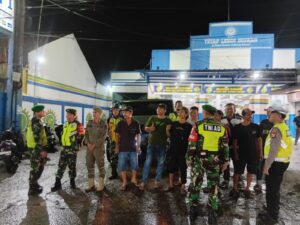 Patroli Malam Humanis Babinsa Koramil 05/Bantar Gebang, Hadirkan Rasa Aman dan Perkuat Kepedulian Warga