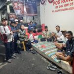Babinsa Koramil 05/Kramatjati-Makasar Perkuat Keamanan Wilayah Lewat Patroli Siskamling Bersama Warga